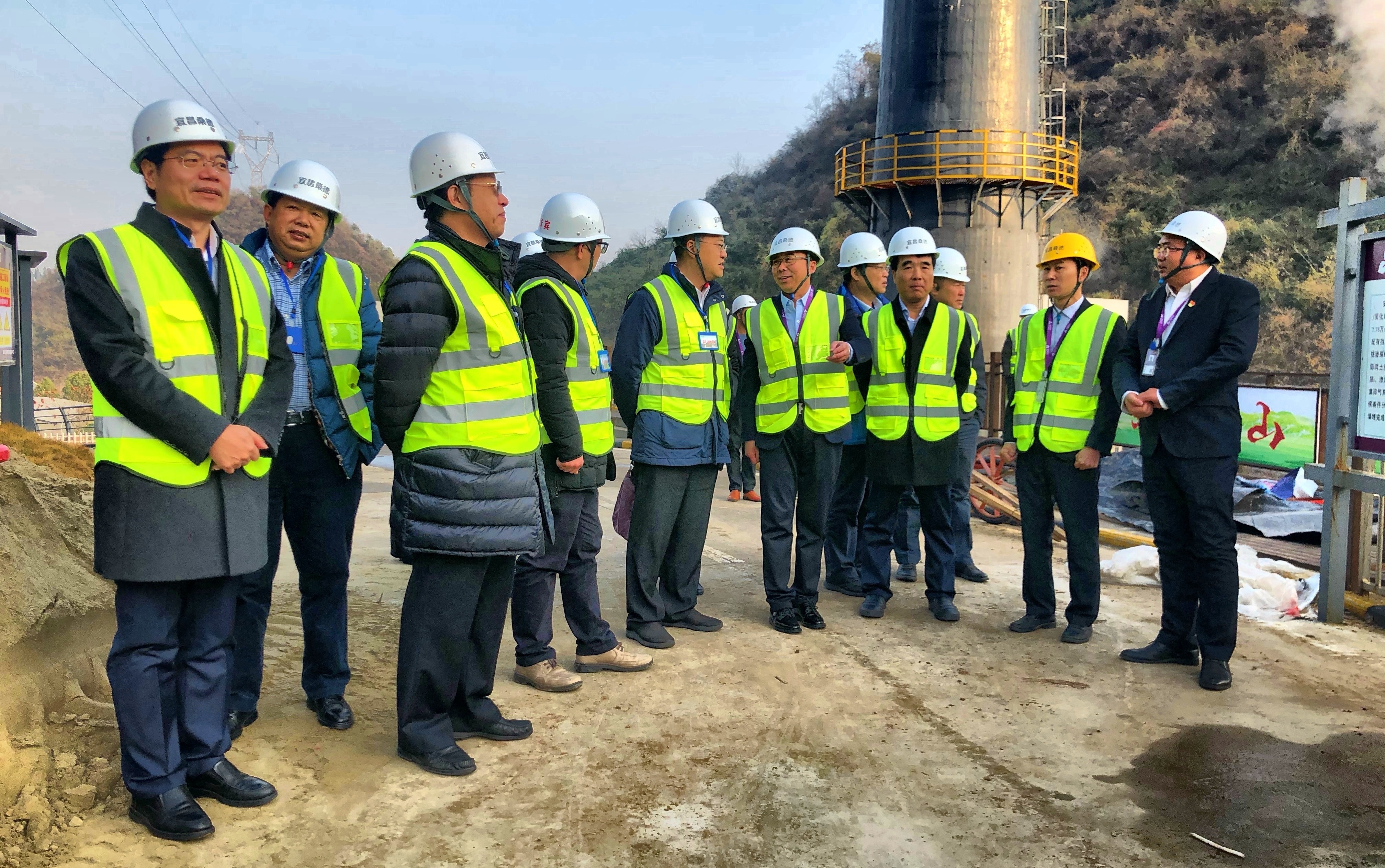 參觀(guān)危廢2.jpg 參觀(guān)危廢2.jpg