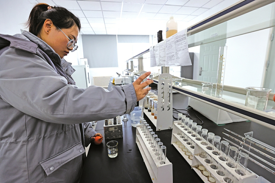 長(cháng)清馬山垃圾焚燒發(fā)電項目日焚燒約1500噸，年發(fā)電2億度，可滿(mǎn)足近6萬(wàn)戶(hù)家庭一年的用電 垃圾焚燒 發(fā)電生金